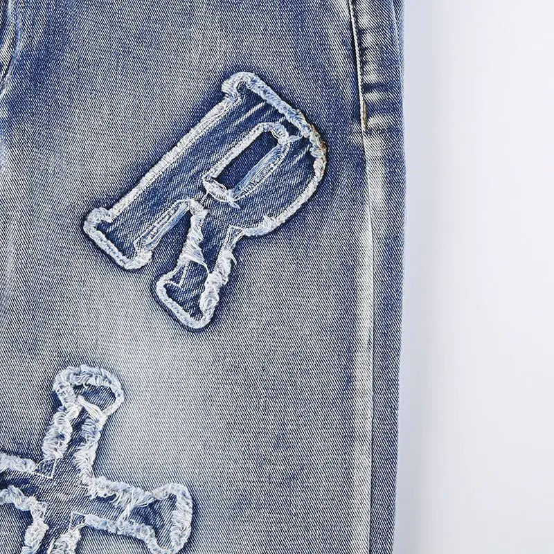 Alphabet Detail Straight Jeans - ModaFamilies 