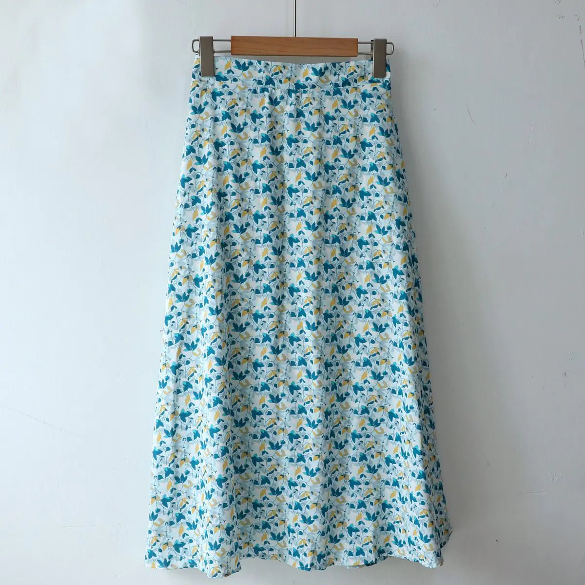 Floral Print Mid - Length Chiffon A - Line Skirt in Korean Style - ModaFamilies Floral Print Mid - Length Chiffon A - Line Skirt in Korean Style - ModaFamilies | Product Image or Size Chart