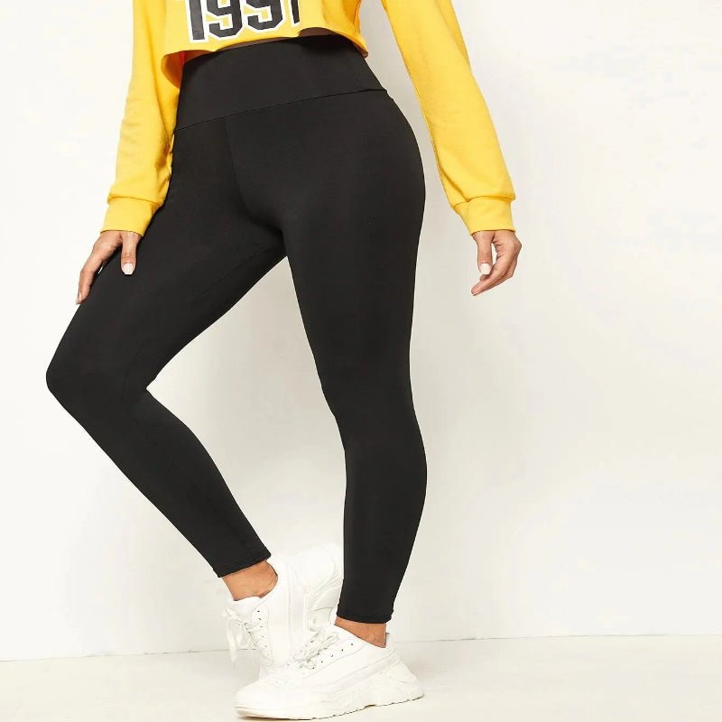 Woman wearing a yellow sweatshirt with 'New York 1991' print and black leggings, perfect for yoga, sports, or casual wear."

